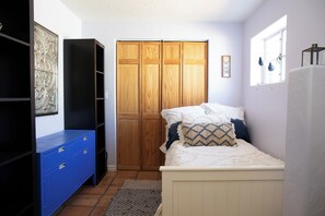 WiFi, bed sheets - Hispanic Bungalow in Mid-Town Tucson. (Tucson)