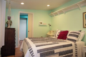 WiFi, bed sheets - Hispanic Bungalow in Mid-Town Tucson. (Tucson)