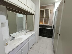 Standard Shared Dormitory | Bathroom - JARDIN 85 BOUTIQUE HOSTEL (Morelia)