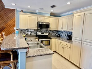 Fridge, stovetop - 191 Isabella Point Port Isabel (port isabel)