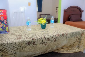 2 عدّة غرف نوم وواي فاي وملاءات أسرّة