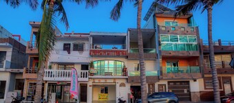 Apartment for 4 with parking in malecon in front of the ocean