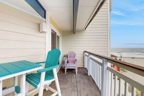 Property grounds - Oceanview condo with pool, private balcony & direct beach access (Murrells Inlet)