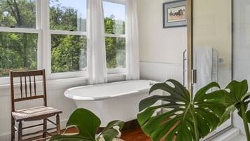 Shower, hair dryer, towels, shampoo