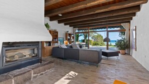 Living area - Beautiful home in Greve with WiFi (Greve)