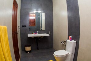 Deluxe Double Room, Balcony, Garden View | Bathroom - jasmin villa ayurveda resort (Negombo)