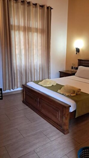Habitación estándar doble, vistas al jardín | Caja fuerte