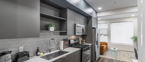 Fridge, microwave, stovetop, dishwasher