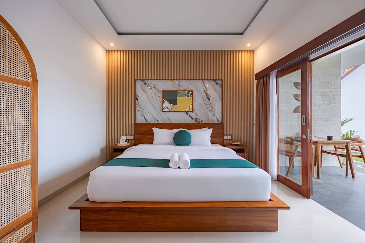 Suite, Pool View | Free WiFi, bed sheets