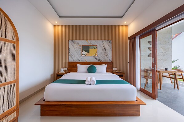 Suite, Pool View
