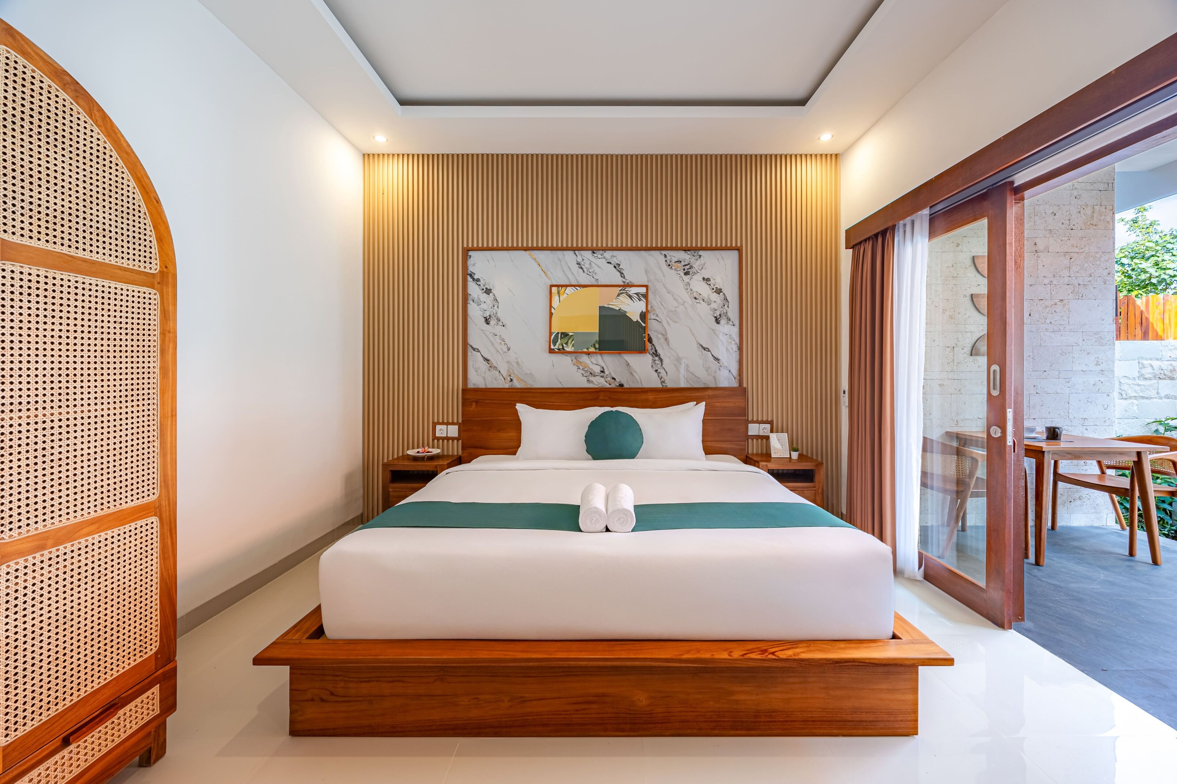 Suite | Free WiFi, bed sheets