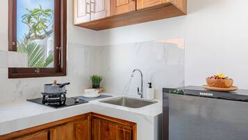 Suite, Pool View | Private kitchen