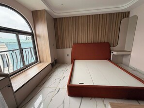 Deluxe Double Room, City View | Interior - Luckin Hotel (An Hoi Dong)