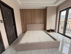 Deluxe Double Room, City View | Interior - Luckin Hotel (An Hoi Dong)