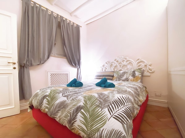 Room - Curated 1-bedroom apartment in best zipcode in Rome Historical center w/ real AC (Roma)