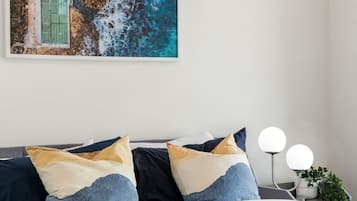 Desk, iron/ironing board, WiFi, bed sheets