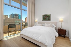 Room - Newly renovated Penthouse condo in peaceful San Diego (San Diego)