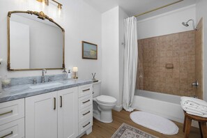 Bathroom - Newly renovated Penthouse condo in peaceful San Diego (San Diego)