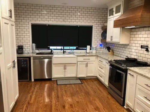 Perfect 5-bedroom house with AC in charming Independence