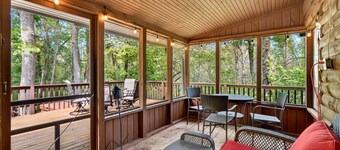Welcome to M'Hollow, Cozy Cabin, Private Hot Tub, WiFi, and Screened in Porch