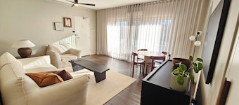 The Cabbage Palm | Coastal Escape |
150m from Kiama's Main Street