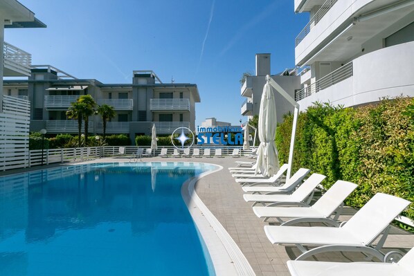 Pool - Maricel residence °swimming pool#modern° (Lido di Jesolo)