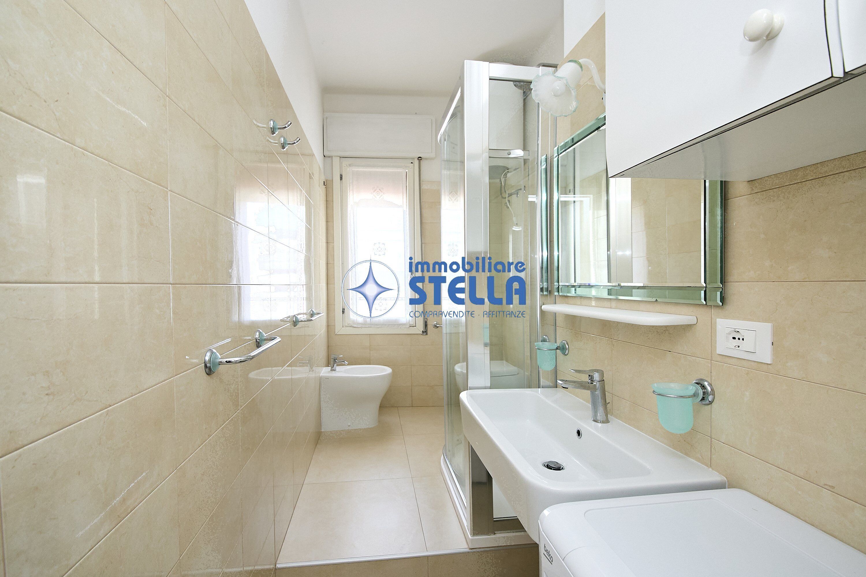 Shower, bidet