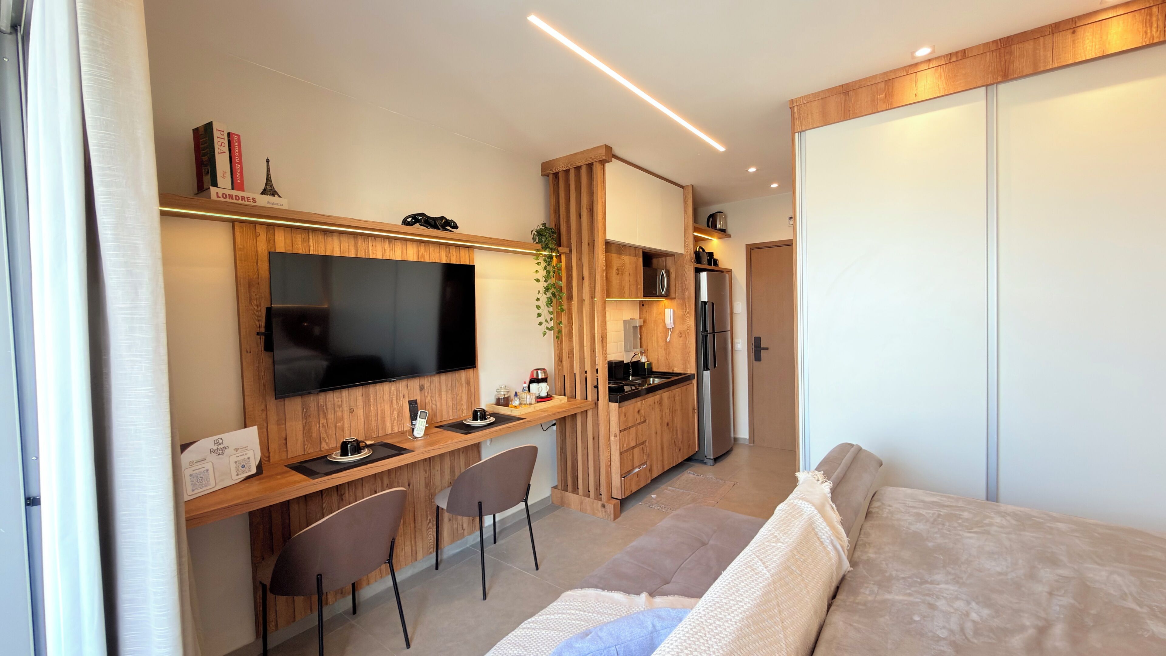 1 slaapkamer, een strijkplank/strijkijzer, wifi, beddengoed