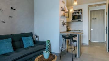Loft, 1 Bedroom, Accessible, Patio | Living room