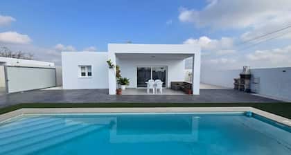 Beautiful new house with private pool