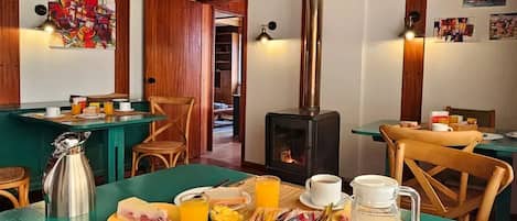 Free daily continental breakfast