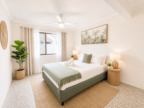 Iron/ironing board, WiFi, bed sheets - Palm Cove Waters Retreat - Walk to Broadwaters! (Runaway Bay)