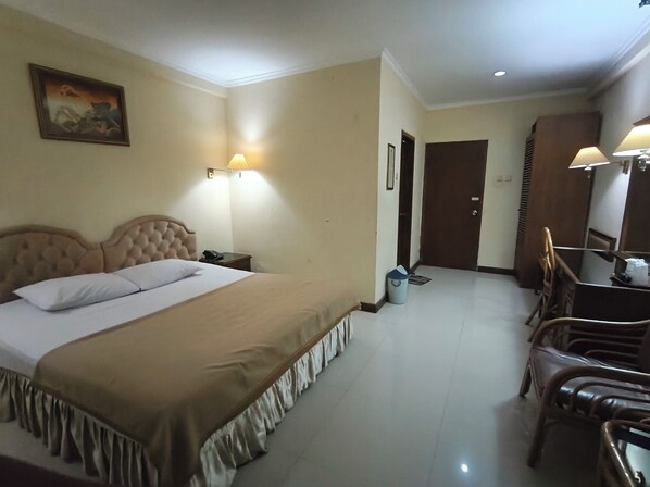 Deluxe Double Room - Hotel O near Tawangmangu Wonder Park for (Karanganyar)