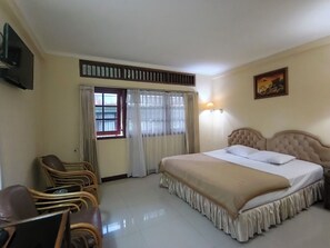 Deluxe Double Room - Hotel O near Tawangmangu Wonder Park for (Karanganyar)