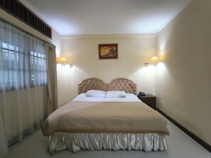 Deluxe Double Room - Hotel O near Tawangmangu Wonder Park for (Karanganyar)