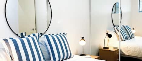 Iron/ironing board, internet, bed sheets