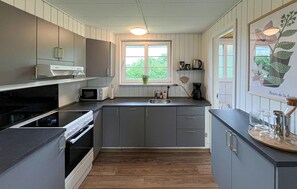 Coffee/tea maker, fridge, microwave, stovetop - 2 bedroom stunning home in Broager (Broager)