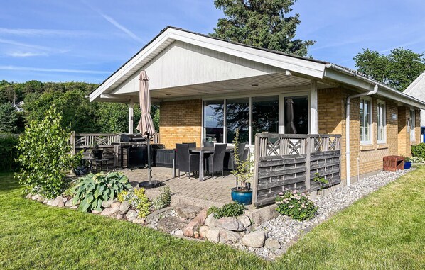 Outdoor dining - 2 bedroom stunning home in Broager (Broager)