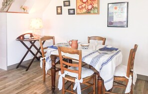Dining - Amazing apartment in Plougasnou with WiFi (Plougasnou)