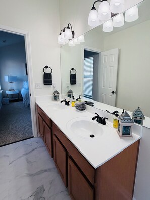 Bathroom - Charming 3-bedroom house in serene Charlotte with AC (Charlotte)