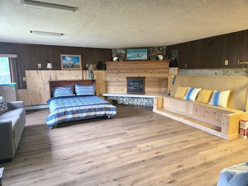 Harbor-View Kodiak 2BR Retreat with Barrel Sauna apartment in lovely Kodiak