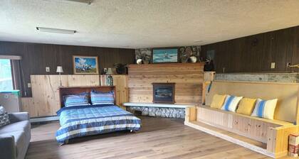 Harbor-View Kodiak 2BR Retreat with Barrel Sauna apartment in lovely Kodiak