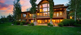 Spring Shores Lodge | Luxury Mtn Estate, Sleeps 40, Private Lake & More!