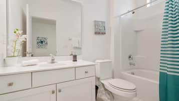 Classic Double Room, 1 Queen Bed, Non Smoking, Private Bathroom | Bathroom | Free toiletries, hair dryer, towels, soap
