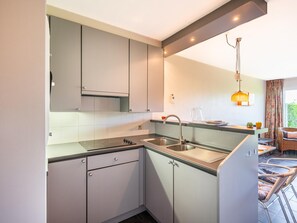Fridge, microwave, stovetop, coffee/tea maker - Charming apartment close to the the beach (Sint-Idesbald)