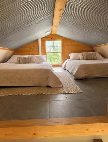 Dallas Cottage 57 Retreat - Gather, Relax, Stay Awhile