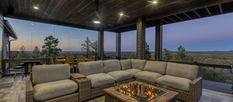 Luxury & Incredible Views! EV Chrg, HOT TUB, POKER, 6bd 5.5ba, 1.6 Acres 4600 sq ft