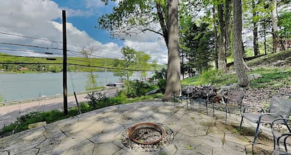 Lakeside Ease