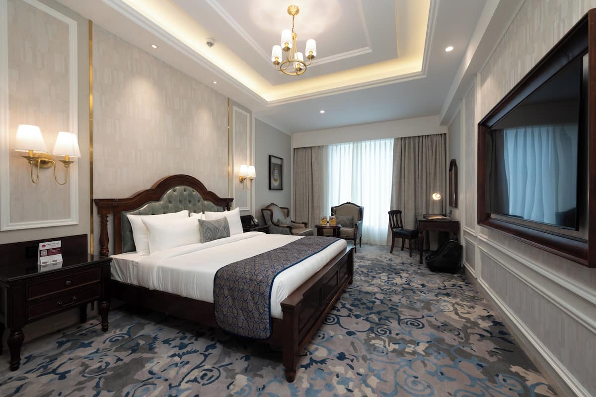 Exclusive Room | Premium bedding, minibar, in-room safe, desk