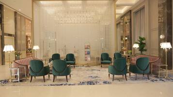 Coin salon dans le hall